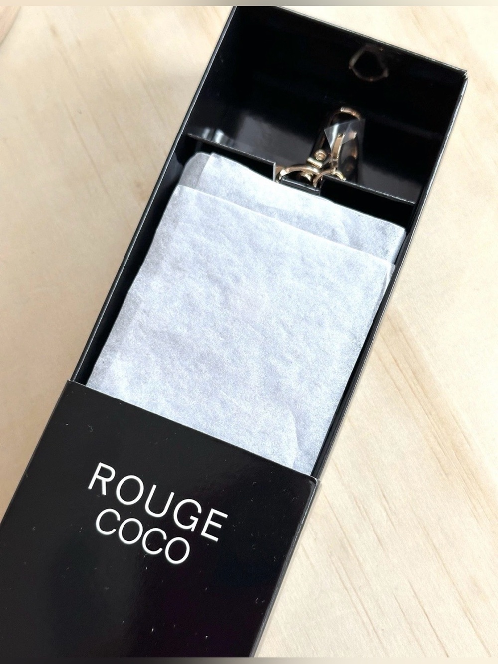 CHANEL Beauty Rouge Coco Patent Lipstick Case Pouch With Charm -Spring 2025 - Picture 8 of 8